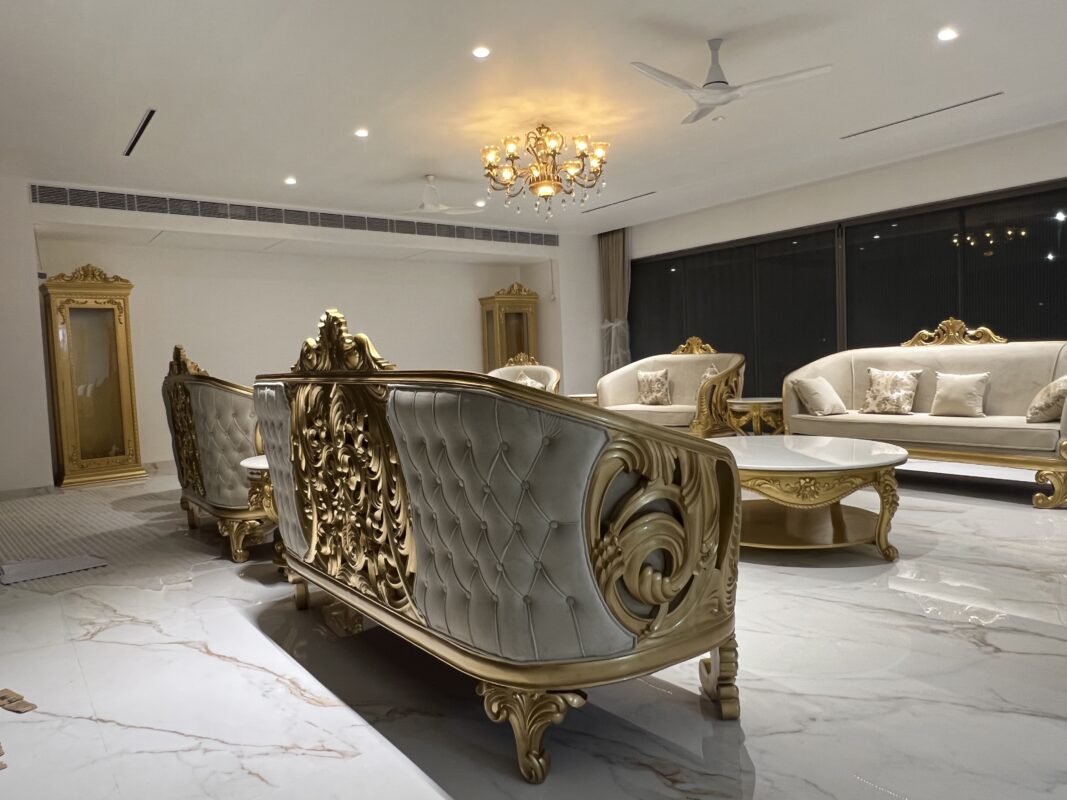 complete Grand Regency Sofa Suite Collection — which includes:
✅ 3 three-seater sofa
✅ 2 two-seaters
✅ 2 single armchairs
✅ 2 big tables
✅ 4 small tables